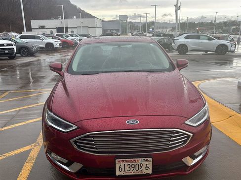 Used 2017 Ford Fusion SE w/ Equipment Group 202A image 3