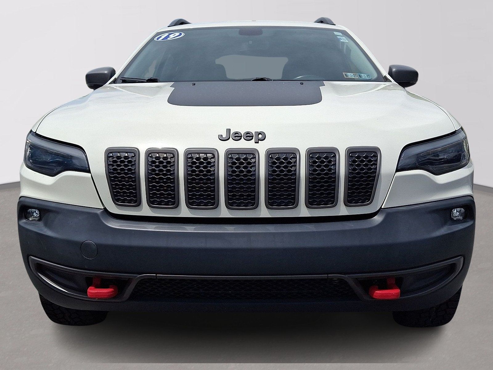 Used 2019 Jeep Cherokee Trailhawk AWD/4WD image 2