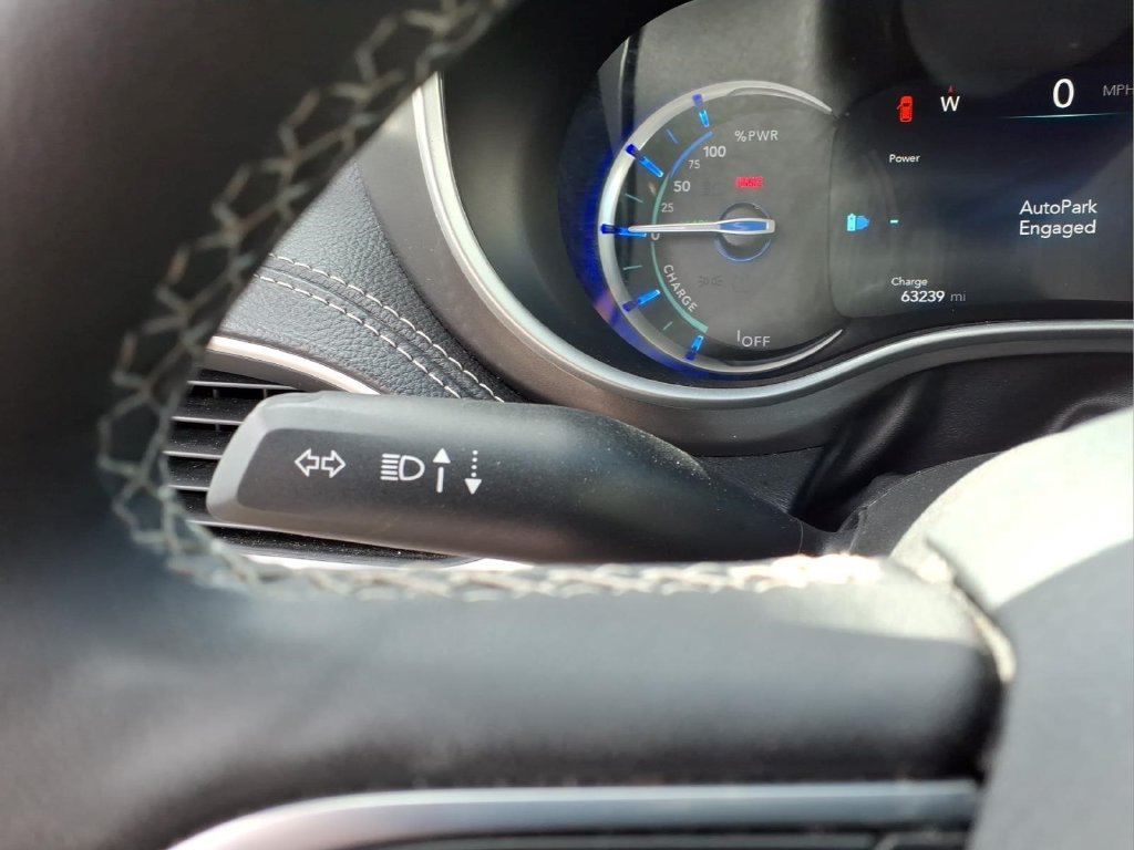 Used 2024 Chrysler Pacifica Limited FWD image 18