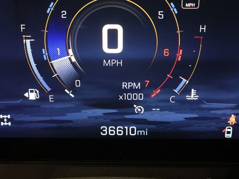 Used 2024 Chevrolet Traverse LT image 41