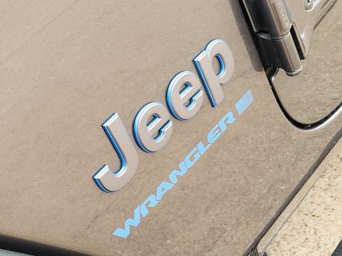 Used 2023 Jeep Wrangler Unlimited Rubicon 4xe AWD/4WD image 18
