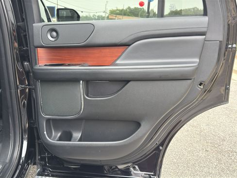 Used 2019 Lincoln Navigator Reserve AWD/4WD image 36
