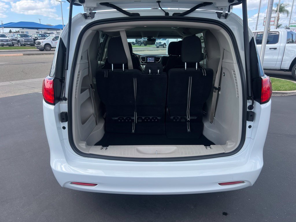 Used 2023 Chrysler Voyager LX FWD image 33