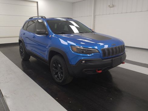Used 2019 Jeep Cherokee Trailhawk AWD/4WD image 13