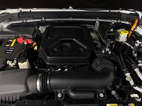Used 2024 Jeep Wrangler Unlimited AWD/4WD image 14