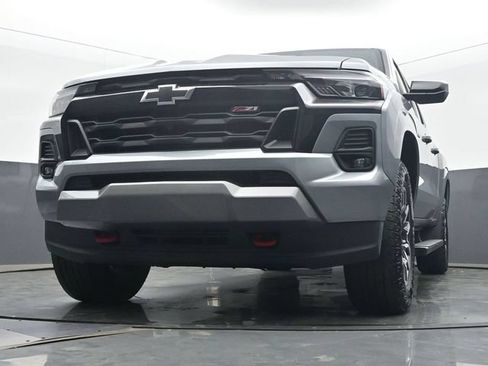 Used 2025 Chevrolet Colorado Z71 w/ Technology Package AWD/4WD image 44