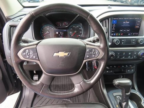 Used 2019 Chevrolet Colorado Z71 w/ Z71 Midnight Edition AWD/4WD image 17