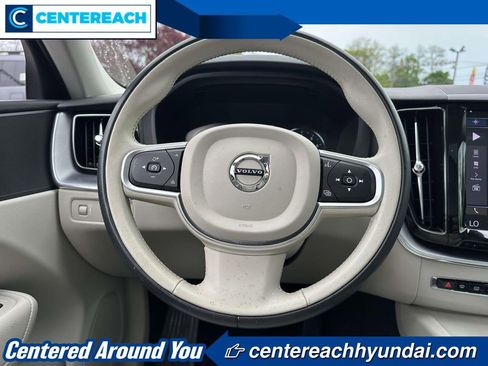 Used 2021 Volvo XC60 T5 Momentum AWD/4WD image 12