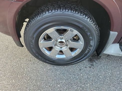 Used 2013 Nissan Armada SV RWD image 5