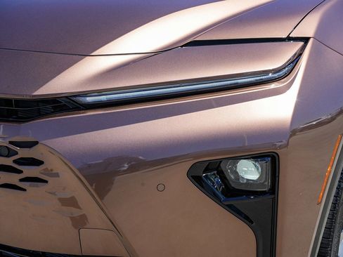 New 2025 Toyota Crown Signia Limited image 8