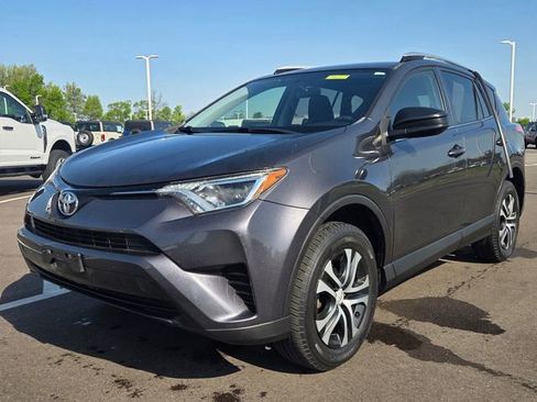 Used 2016 Toyota RAV4 LE AWD/4WD image 2