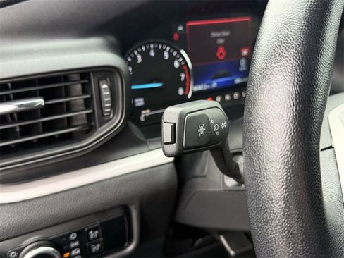 Used 2024 Ford Explorer XLT image 21