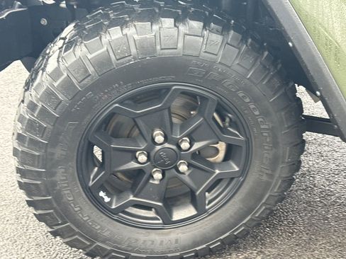 Used 2021 Jeep Gladiator Willys image 13