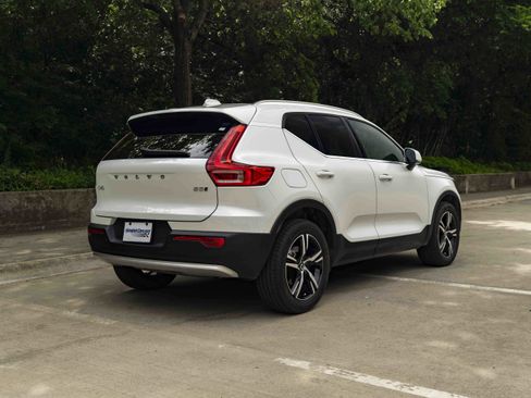 Used 2025 Volvo XC40 B5 Core AWD/4WD image 9