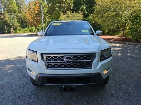Used 2022 Nissan Frontier SV image 3