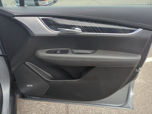 Used 2025 Cadillac XT6 Premium Luxury image 28