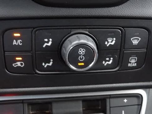 Used 2023 GMC Terrain SLT image 34