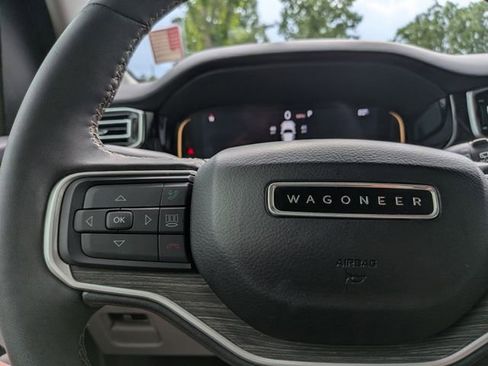 Used 2022 Jeep Wagoneer Series III w/ Premium Group I RWD image 17