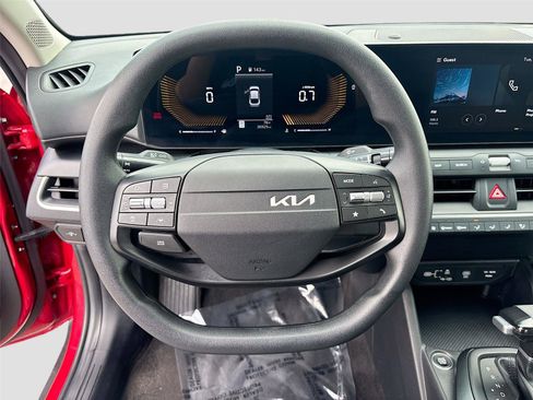 Used 2025 Kia K4 LXS image 11