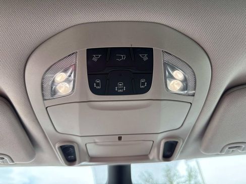 Used 2023 Chrysler Pacifica Limited FWD image 47