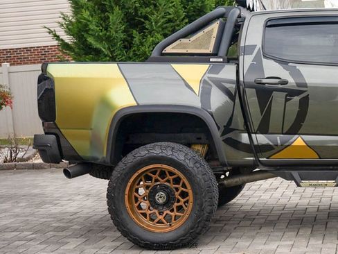 Used 2017 Chevrolet Colorado ZR2 w/ LPO, Premium Interior Package image 10