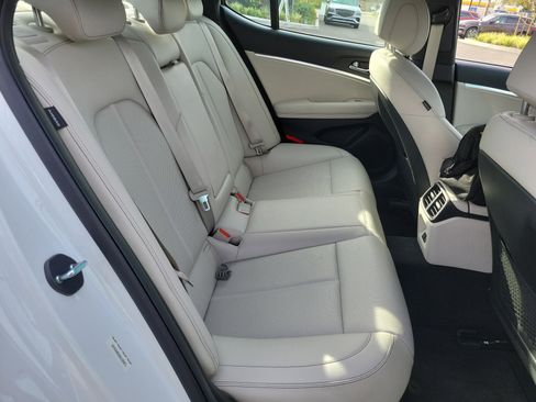 Certified 2025 Genesis G70 2.5T image 20