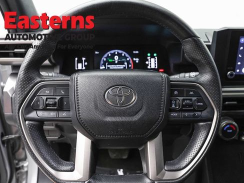 Used 2025 Toyota 4Runner SR5 AWD/4WD image 10