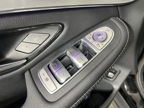 Used 2022 Mercedes-Benz GLC 300 4MATIC image 17