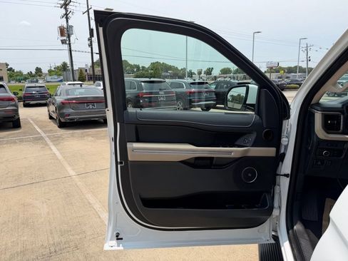 Used 2024 Ford Expedition Max Limited RWD image 9