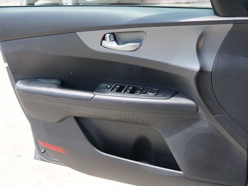 Used 2021 Kia Forte LXS FWD image 13