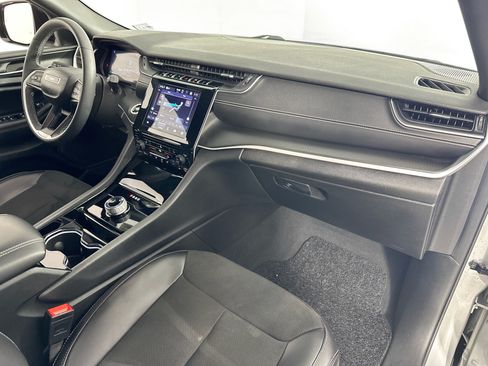 Used 2023 Jeep Grand Cherokee L Laredo RWD image 28