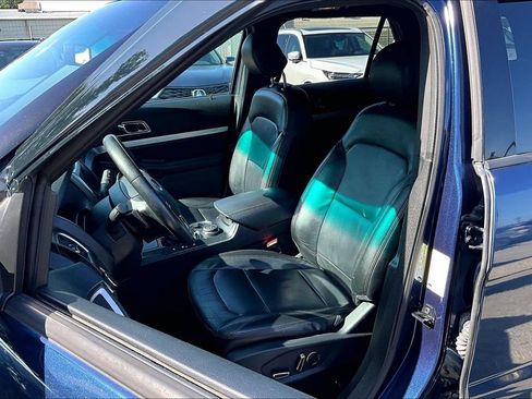 Used 2016 Ford Explorer XLT w/ Equipment Group 202A AWD/4WD image 33
