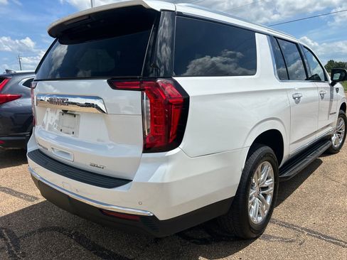 Used 2022 GMC Yukon XL SLT w/ SLT Premium Package image 8
