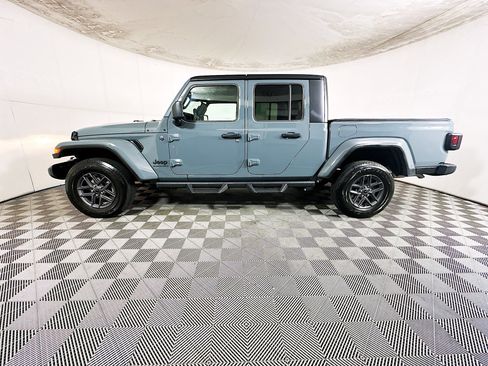 Used 2025 Jeep Gladiator Sport AWD/4WD image 6