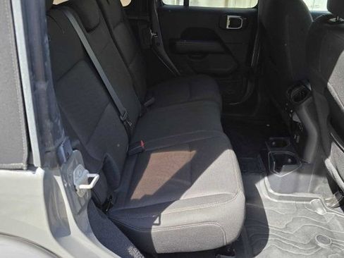 Used 2020 Jeep Wrangler Unlimited Sahara image 30