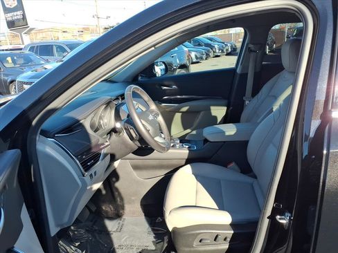 Certified 2023 Cadillac XT4 Luxury w/ Cold Weather Package image 22