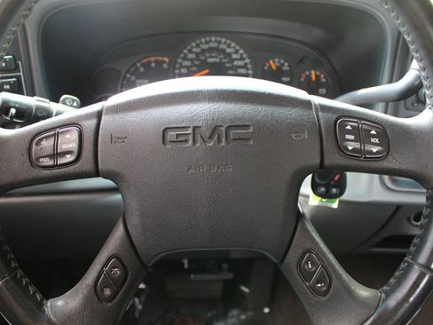 Used 2005 GMC Sierra 2500 SLE w/ Heavy-Duty Power Package AWD/4WD image 19