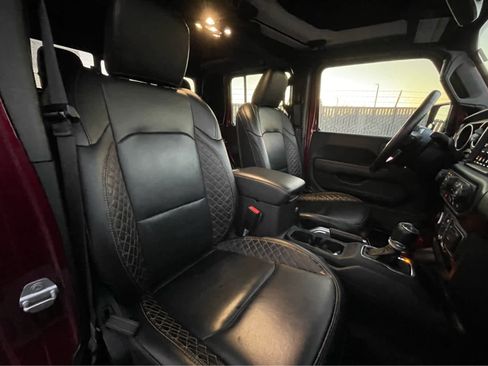 Used 2021 Jeep Gladiator Overland image 24