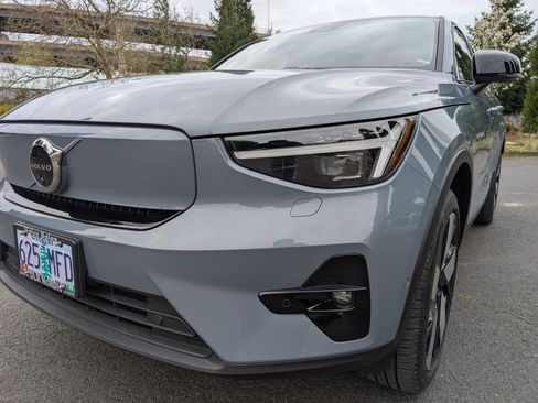 Used 2023 Volvo C40 P8 Recharge Ultimate image 25