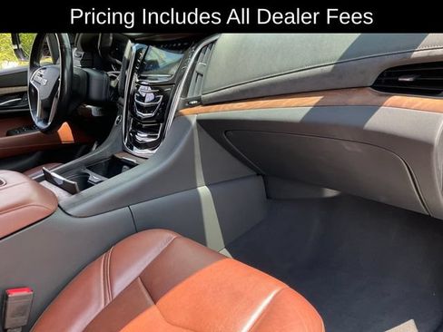 Used 2019 Cadillac Escalade Premium Luxury AWD/4WD image 25