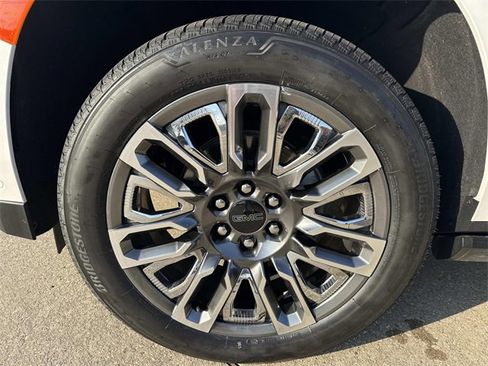 Used 2023 GMC Yukon Denali Ultimate image 9