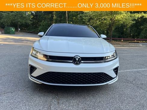 Used 2025 Volkswagen Jetta SE FWD image 2