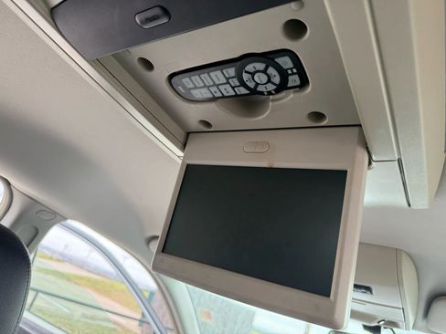 Used 2012 Chrysler Town & Country Touring-L w/ Entertainment Group #2 image 12