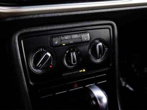 Used 2016 Volkswagen Beetle 1.8T SE image 21