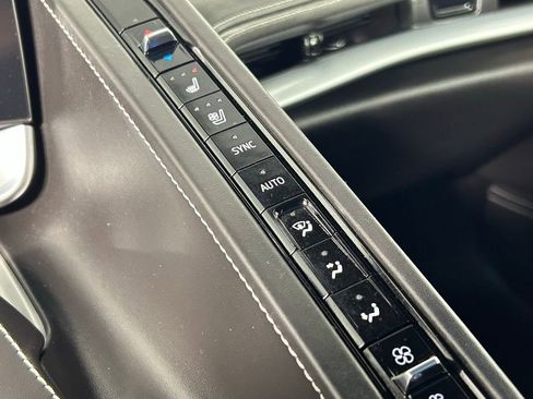 Used 2024 Chevrolet Corvette Stingray Premium Cpe w/ Z51 Performance Package image 23