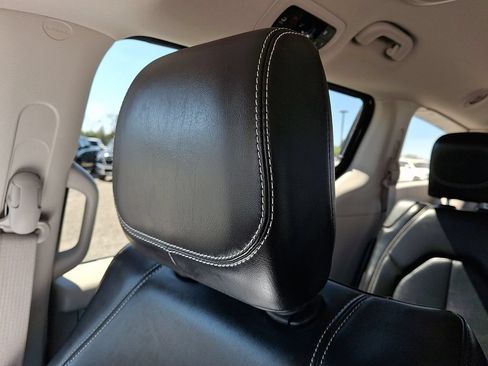 Used 2024 Chrysler Pacifica Touring-L FWD image 18