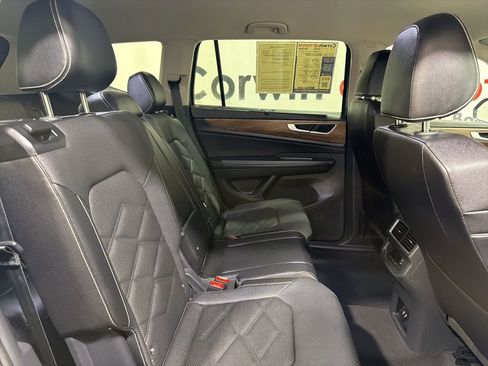 Used 2025 Volkswagen Atlas SE image 15