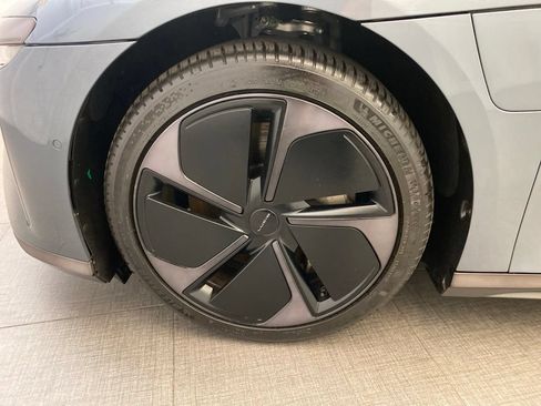 Used 2024 Lucid Air Pure RWD image 7