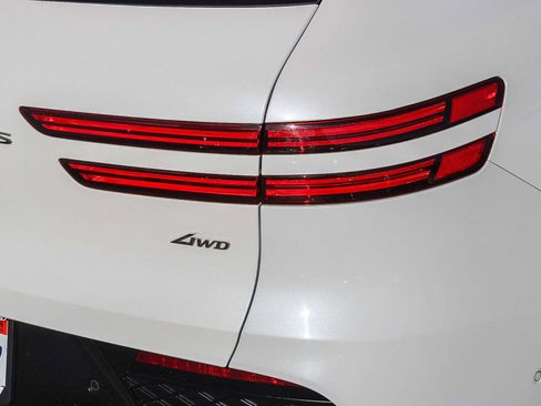 Used 2023 Genesis GV70 2.5T w/ Sport Prestige Package image 10