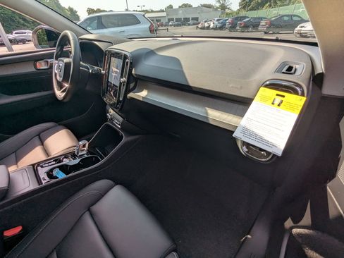 New 2026 Volvo XC40 B5 Plus w/ Climate Package image 24